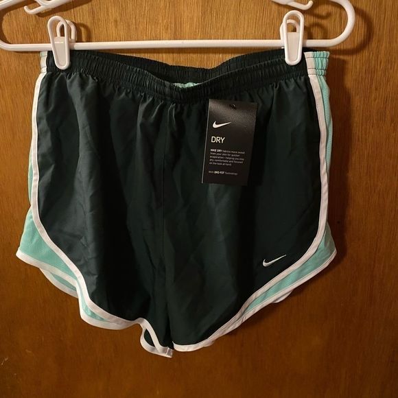Nike  dry running shorts - Picture 1 of 3